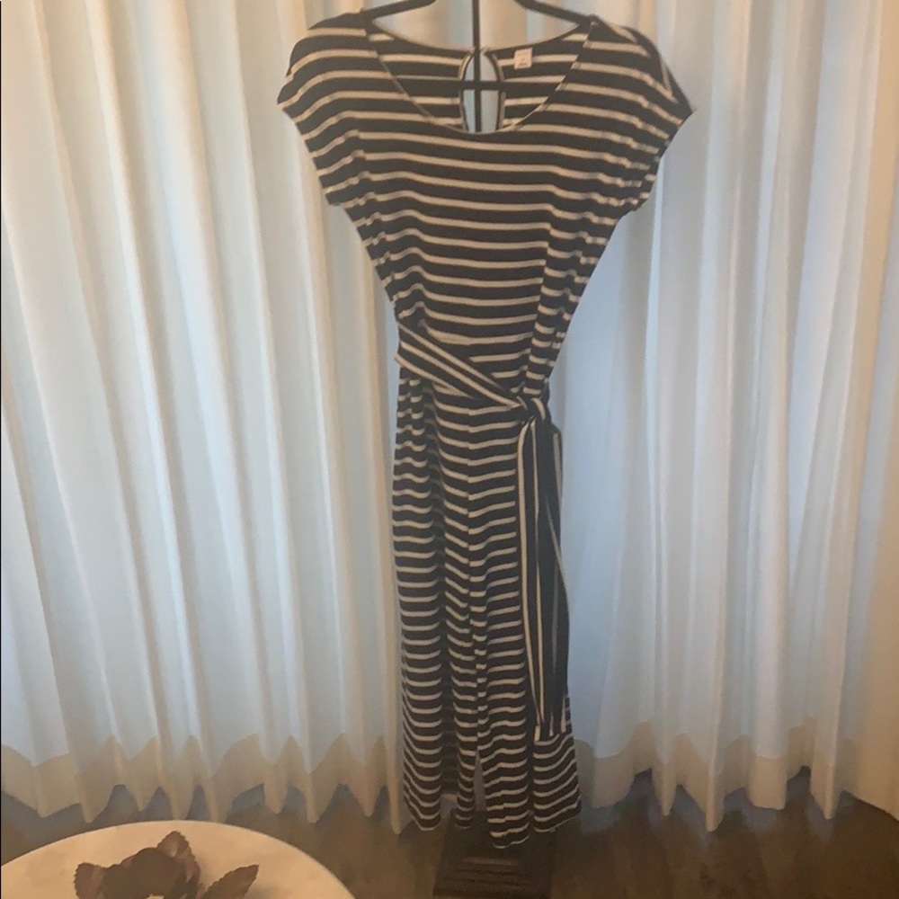 Old Navy black and white cropped knit jumper